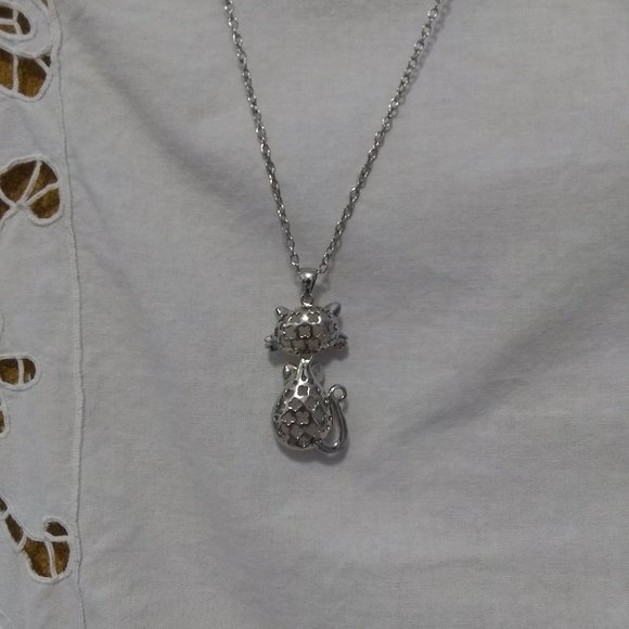 Rose Quartz Cat Necklace - Picture 5 of 5